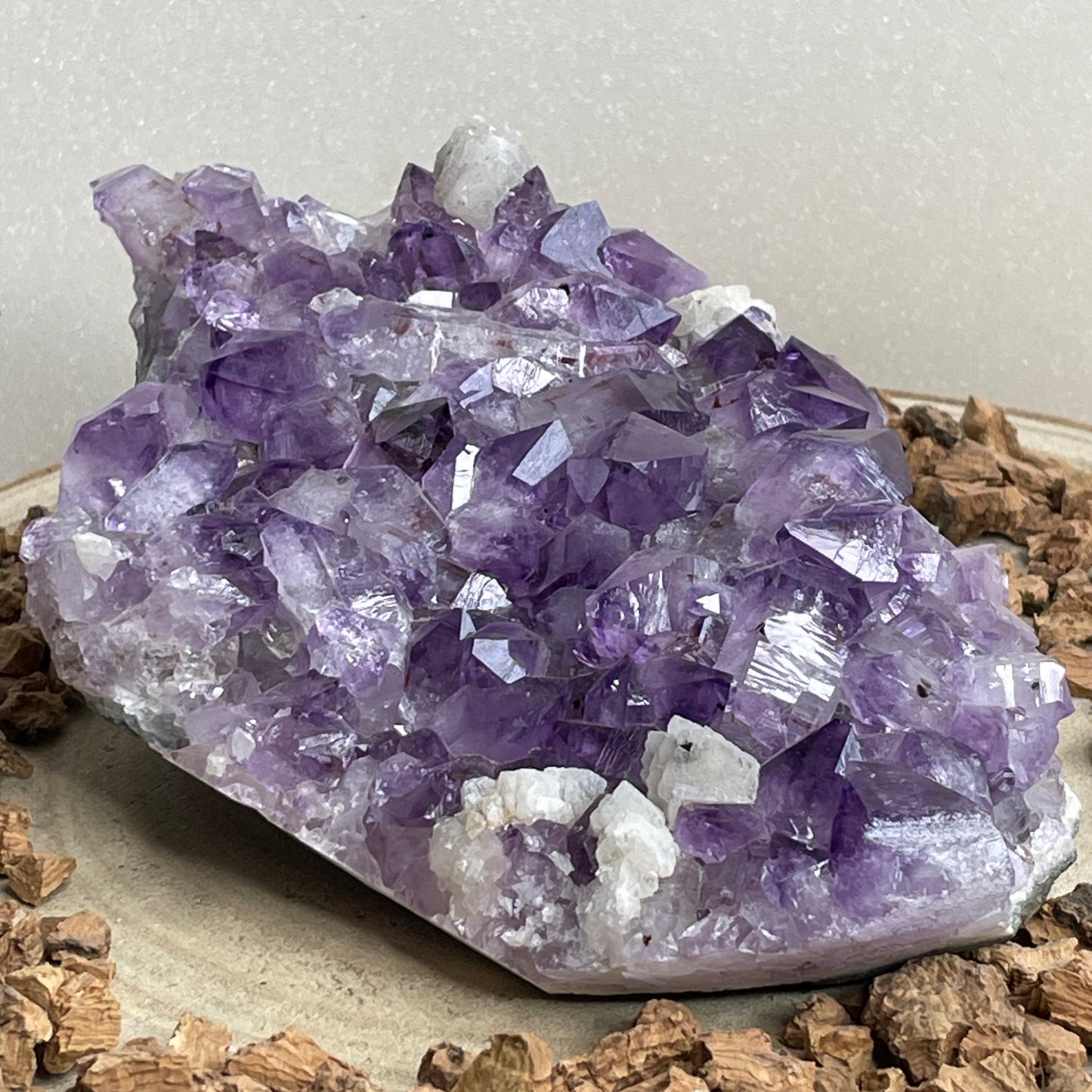 Amethist cluster met Calciet ruw