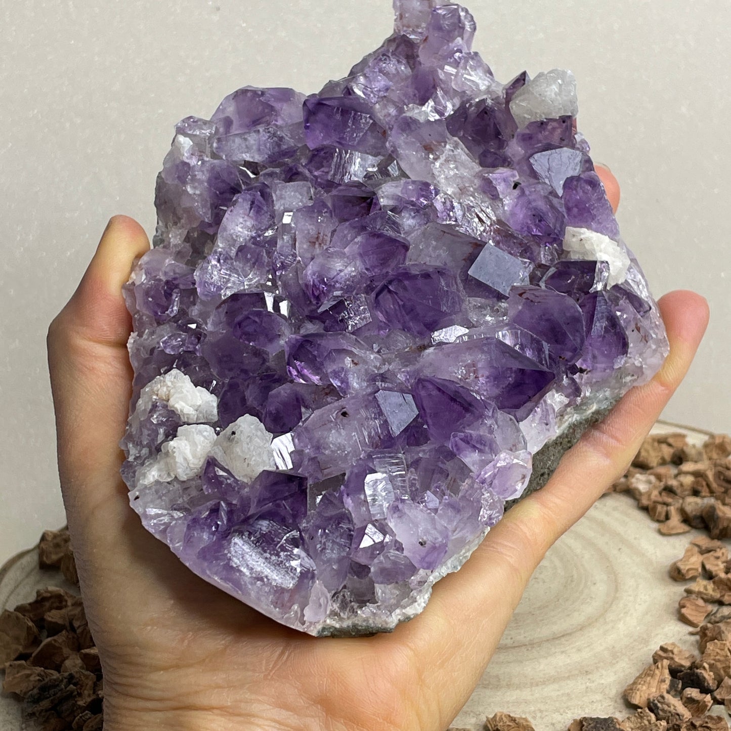 Amethist cluster met Calciet ruw