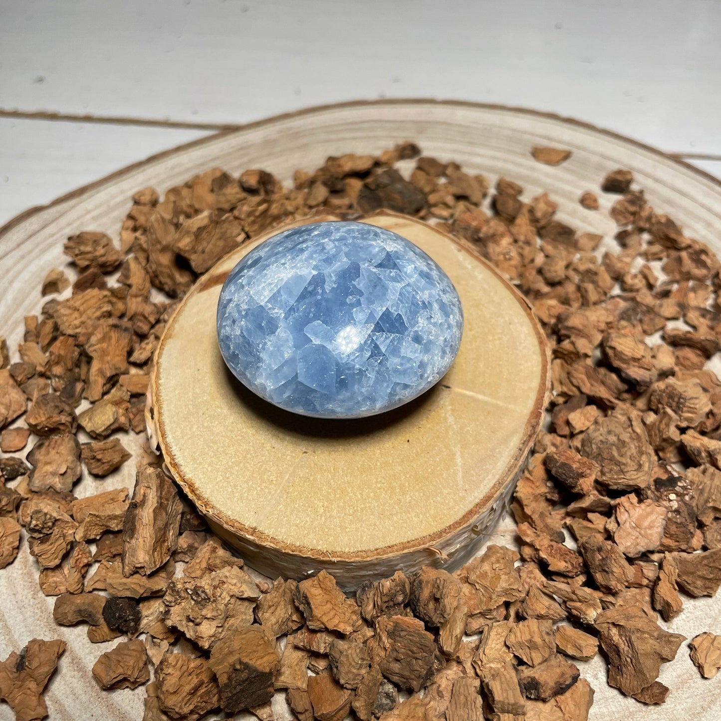 Blauwe Calciet lens handsteen - Een Handjevol Geluk
