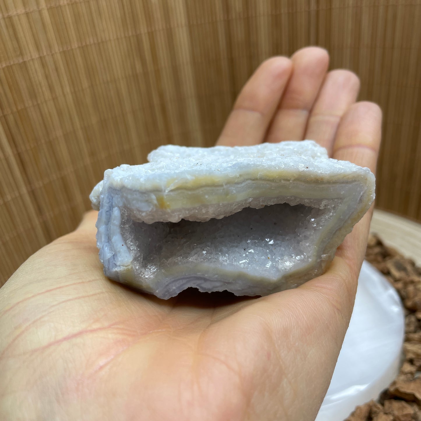 Blauwe Chalcedoon geode nr.1
