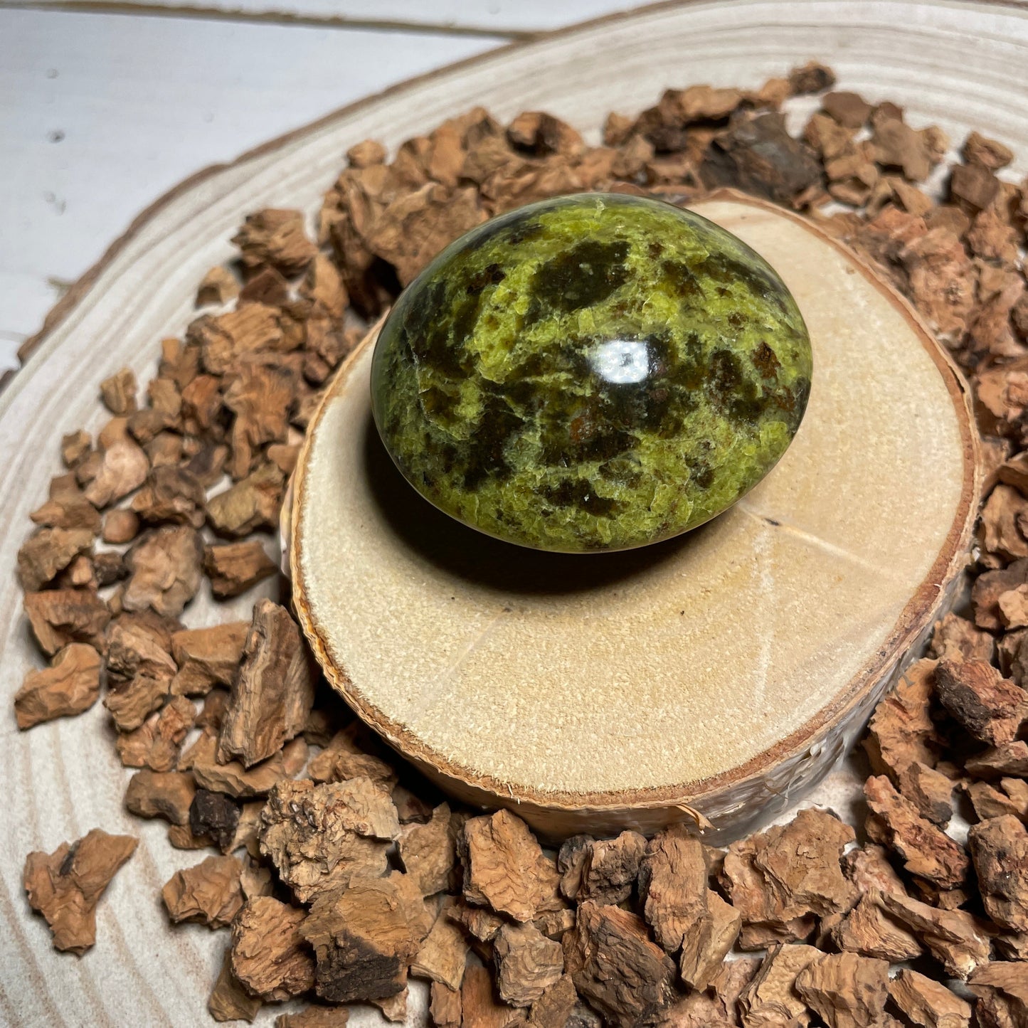 Groene Opaal lens handsteen - Een Handjevol Geluk