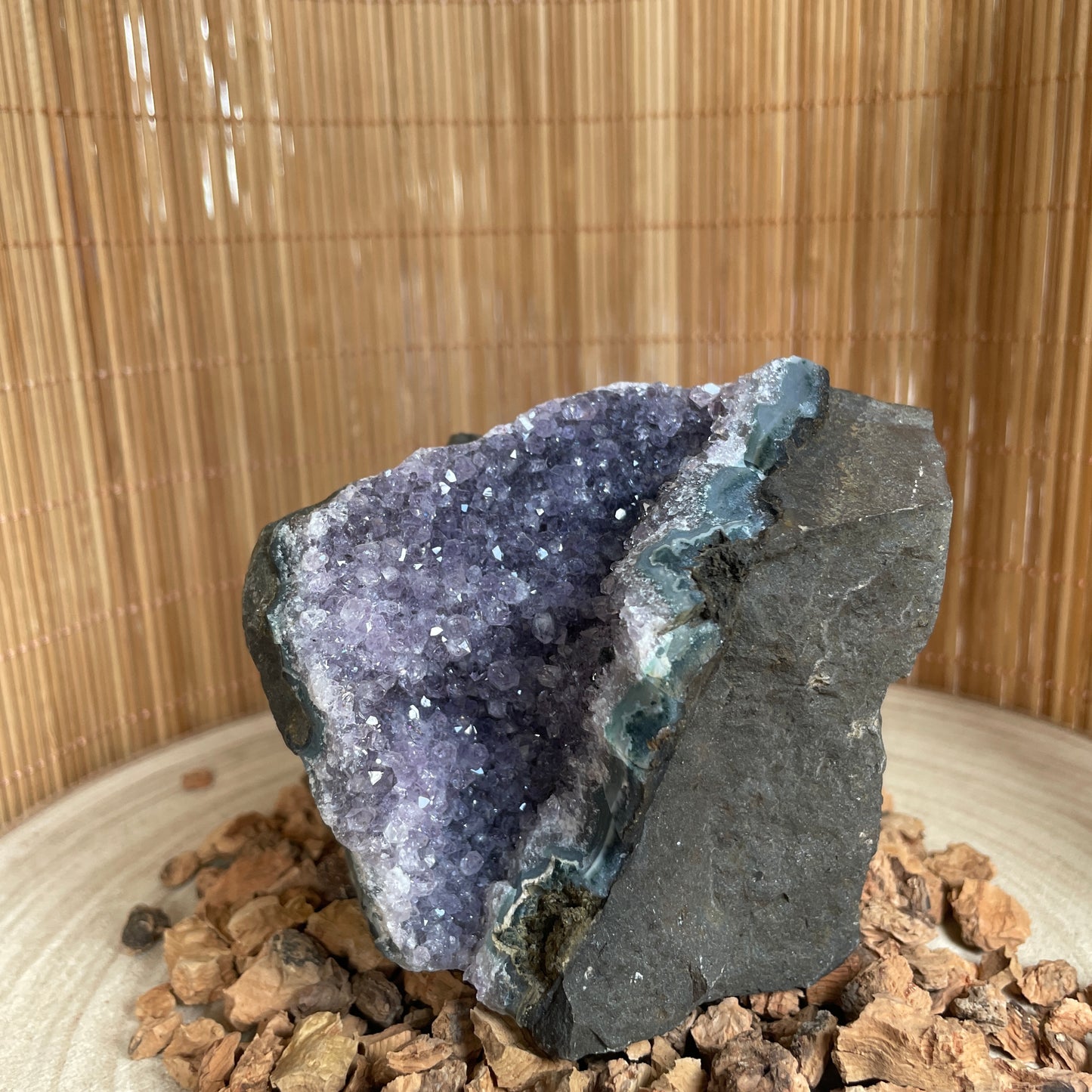 Druzy Amethist in Basalt nr. 2