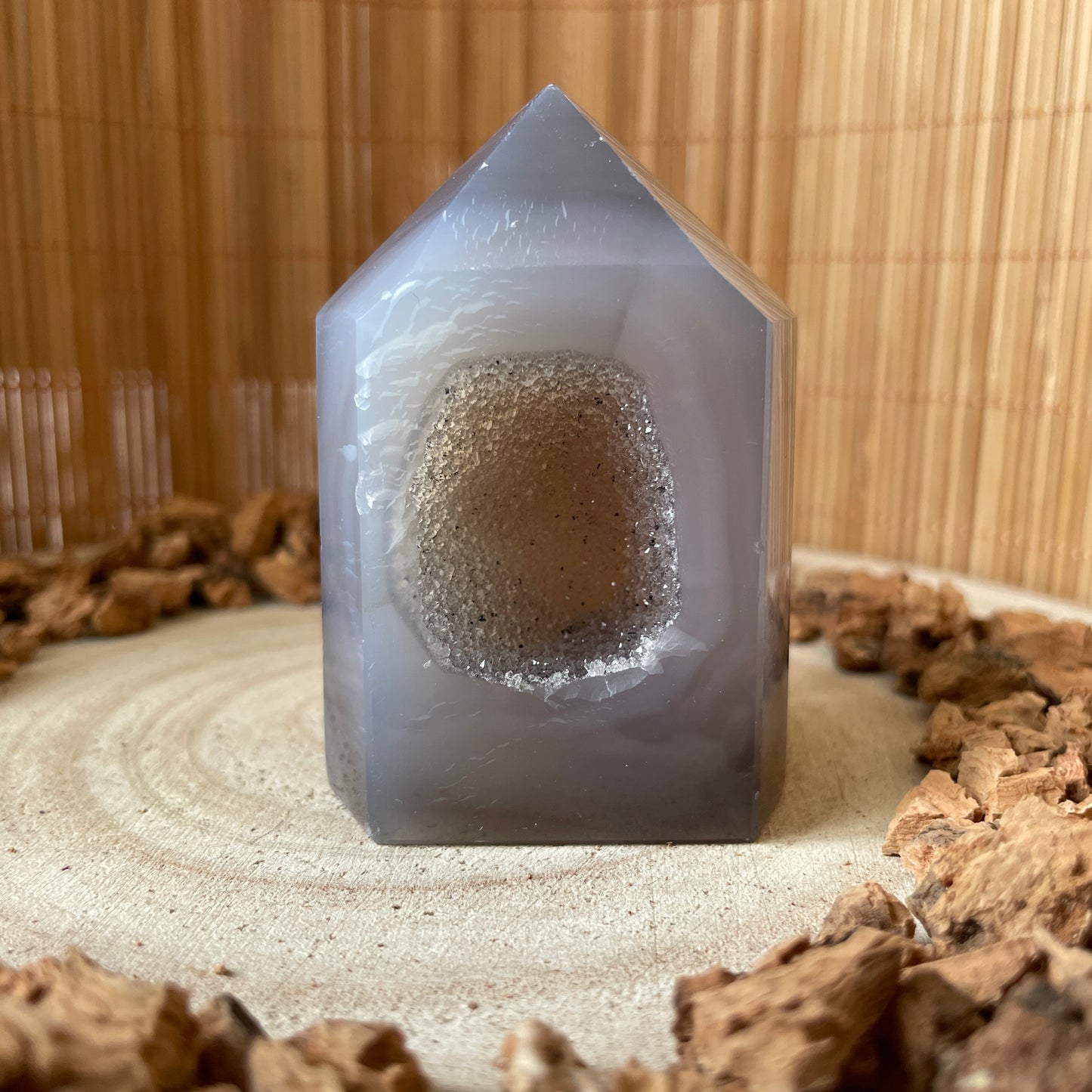 Agaat puntje met druzy kristalvorming - 1