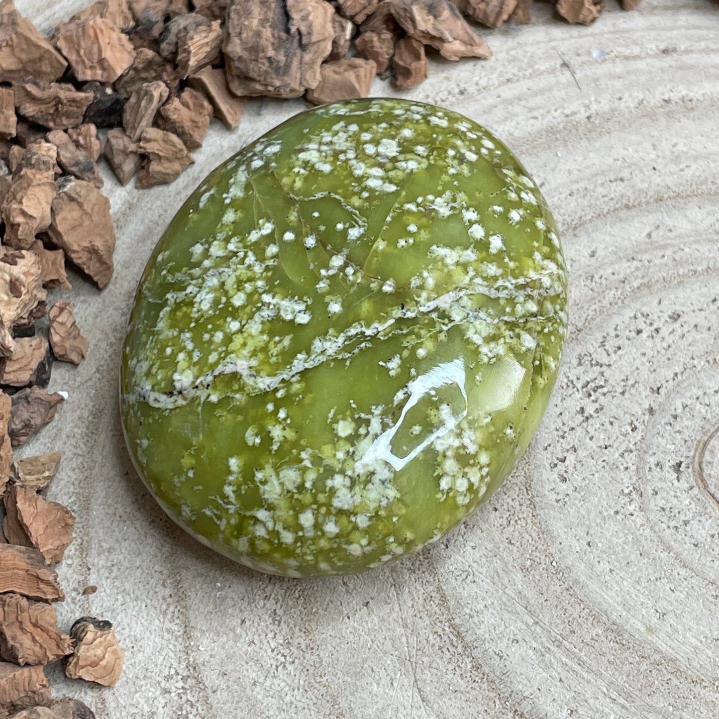 Serpentijn handsteen nr.1