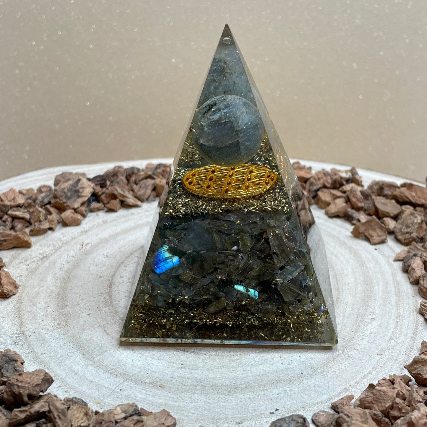 Orgonite piramide Labradoriet