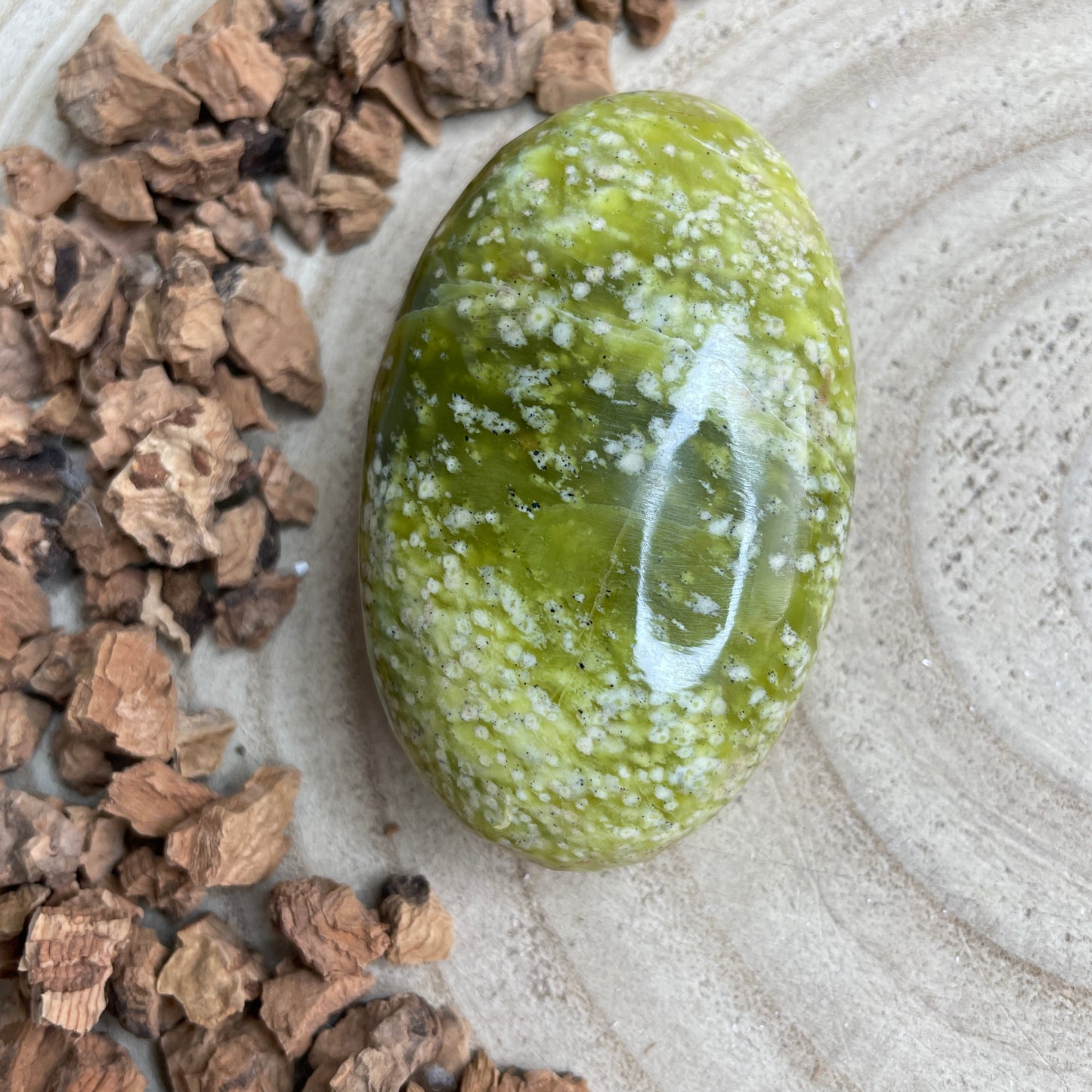 Serpentijn handsteen nr.2