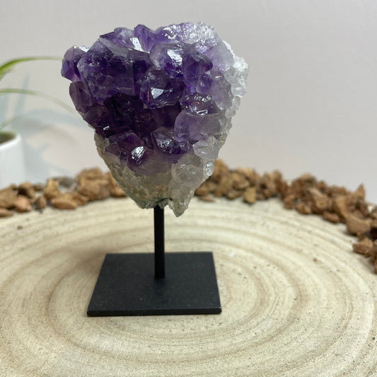 Amethist op standaard nr.8