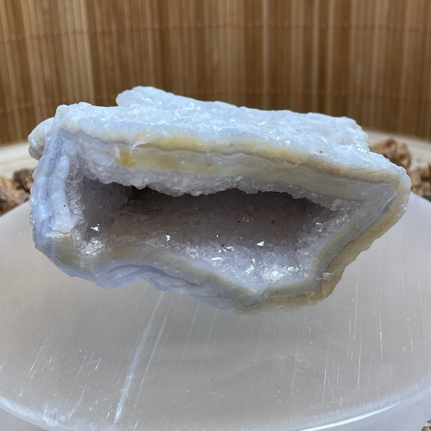 Blauwe Chalcedoon geode nr.1