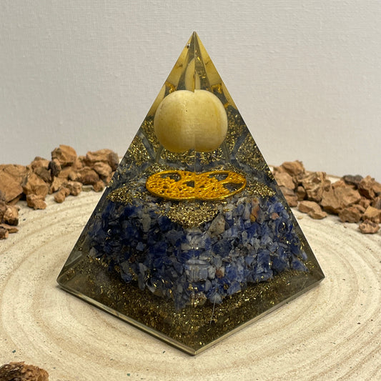 Orgonite piramide Gele Aventurijn & Sodaliet