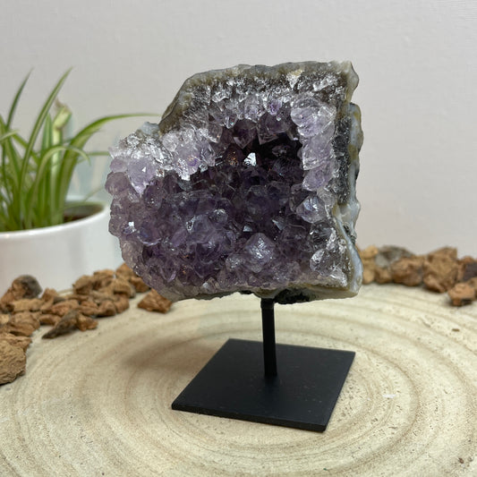 Amethist op standaard nr.9