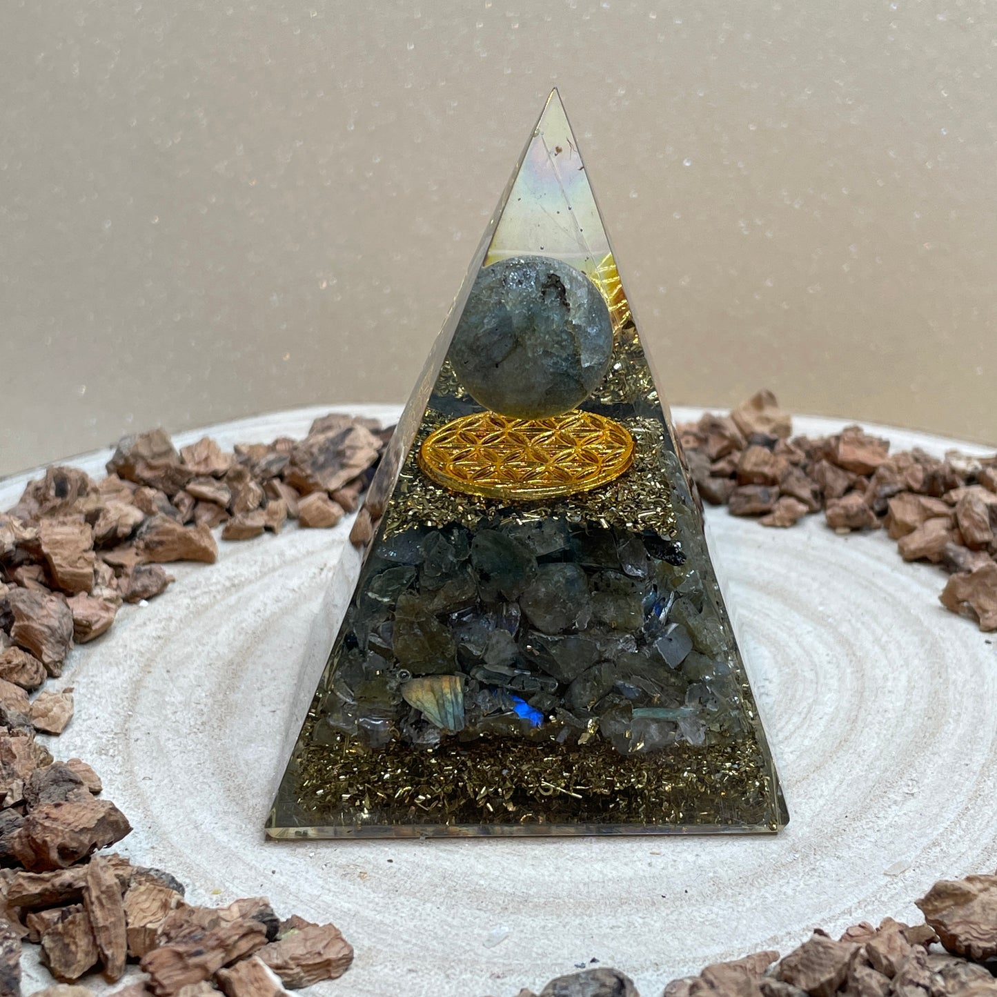 Orgonite piramide Labradoriet