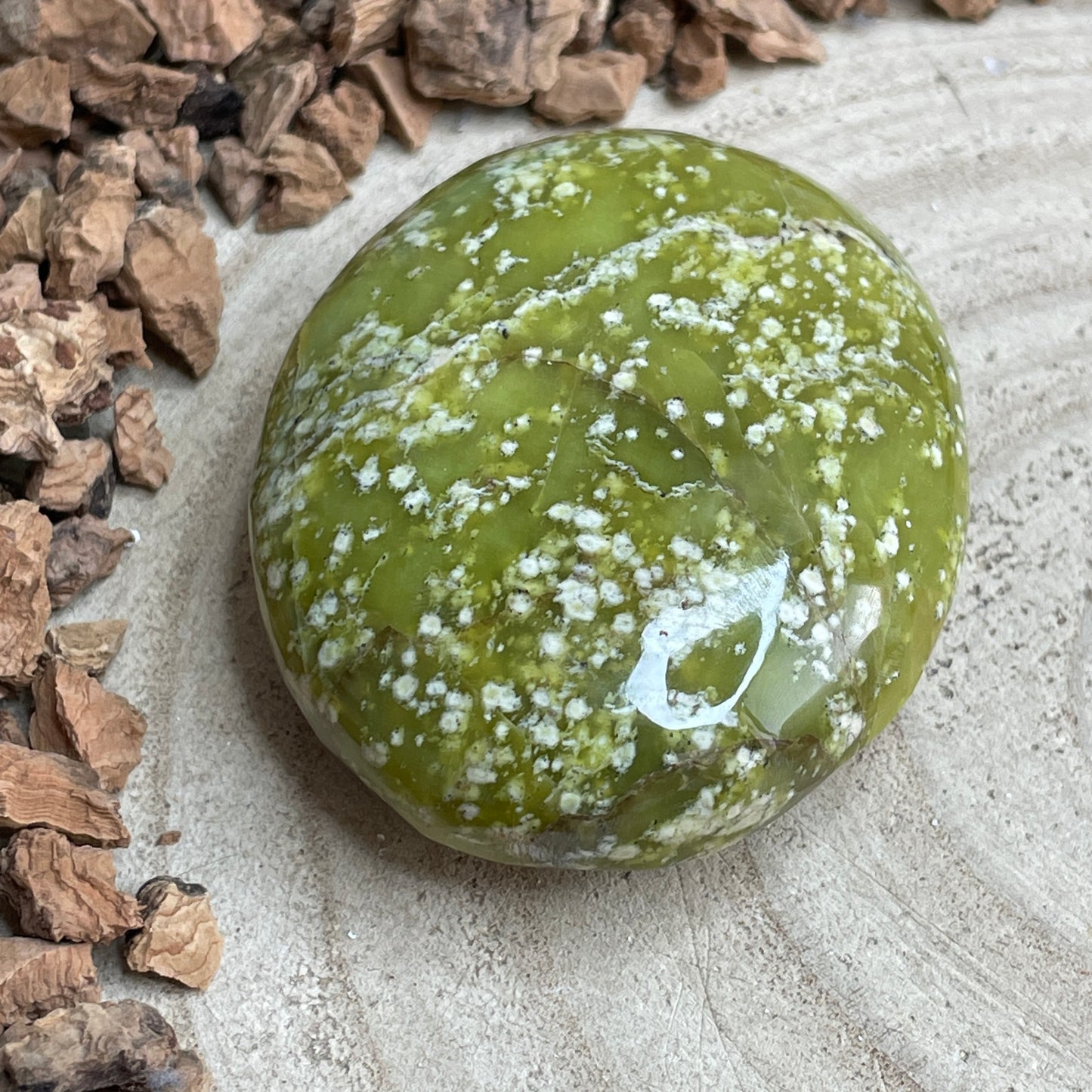 Serpentijn handsteen nr.1