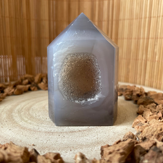 Agaat puntje met druzy kristalvorming - 1